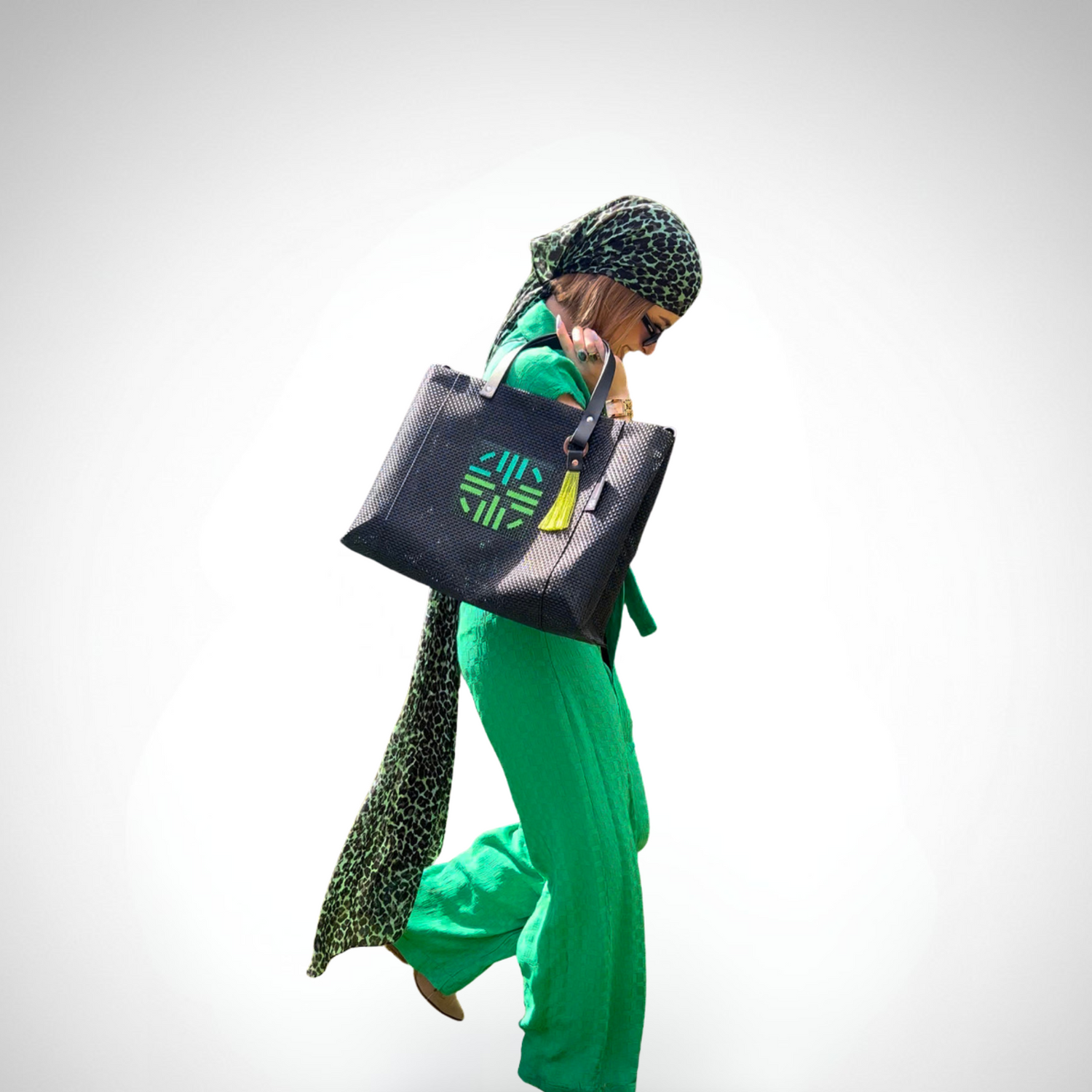 Mao Black Vert